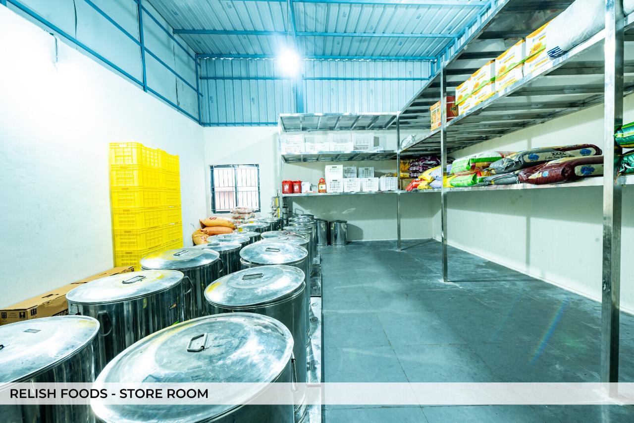 Organised dry storage with sealed vessels and ingredients